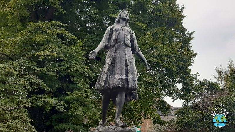 Statua di Pocahontas nel kent in Inghilterra